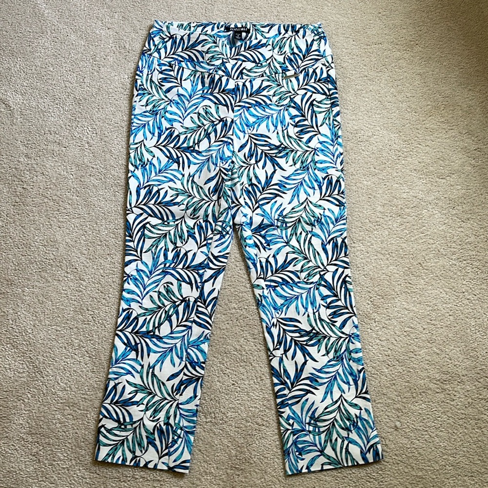 Roz & Ali Petite Tropical Print ankle/crop pants!